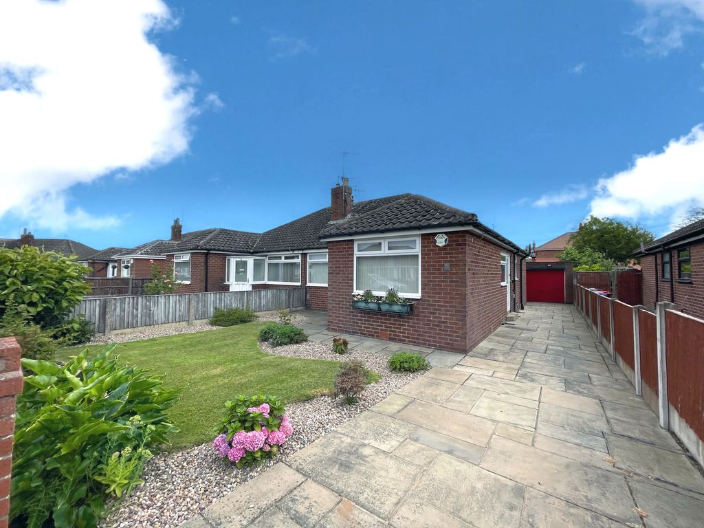 3 bed bungalow for sale in Wharfedale Avenue, Thornton FY5, £160,000