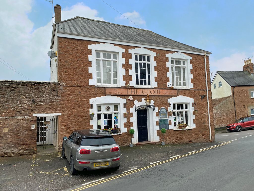 Pub/bar for sale in Fore Street, Taunton TA4, £525,000