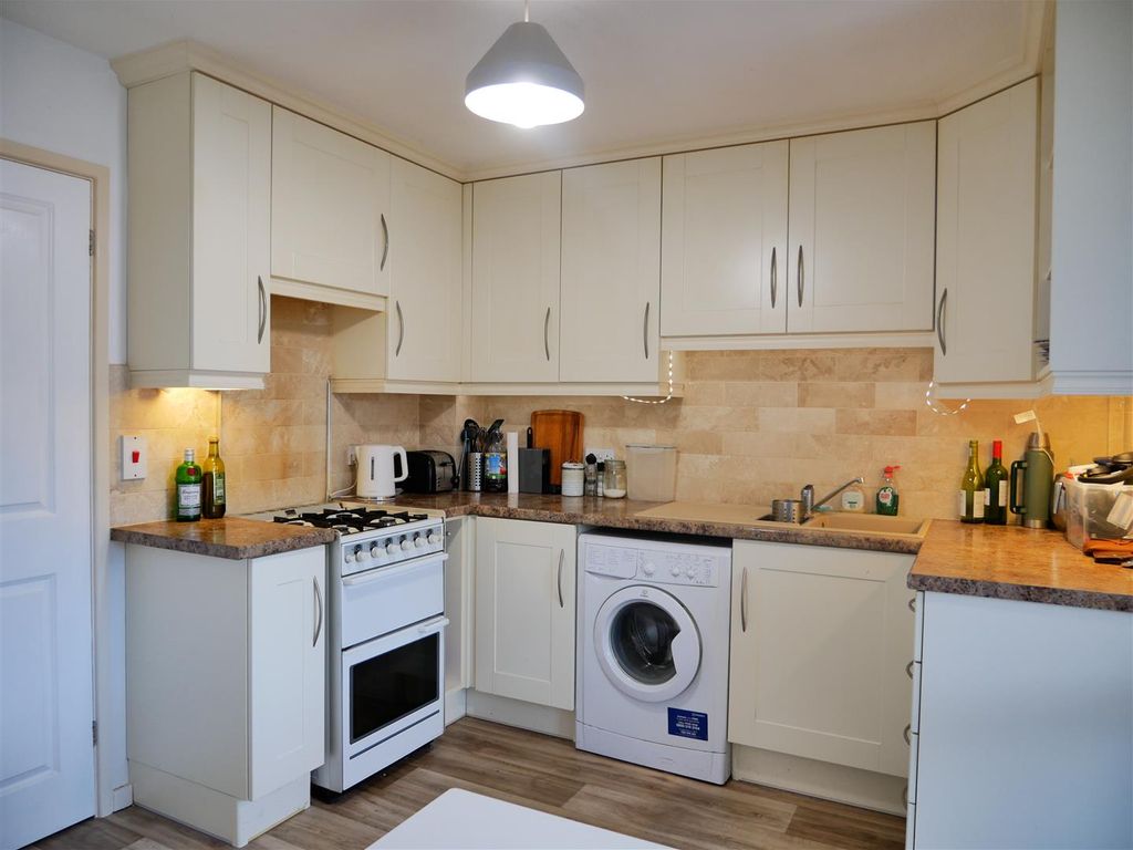 2 bed terraced house for sale in Duncan Street, Calne SN11, £220,000