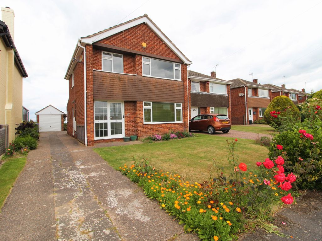 3 bed detached house for sale in Enderby Crescent, Gainsborough DN21, £240,000