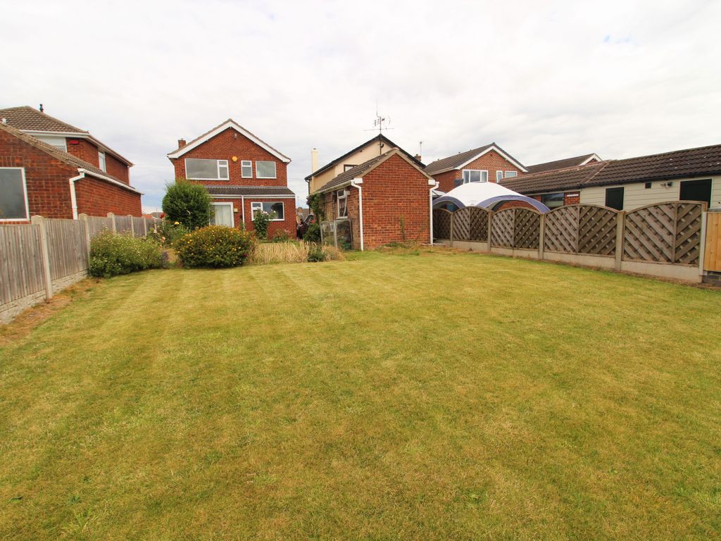 3 bed detached house for sale in Enderby Crescent, Gainsborough DN21, £240,000