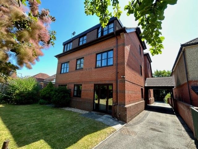 1 bed flat for sale in Winchester Road, Bassett, Southampton SO16, £110,000