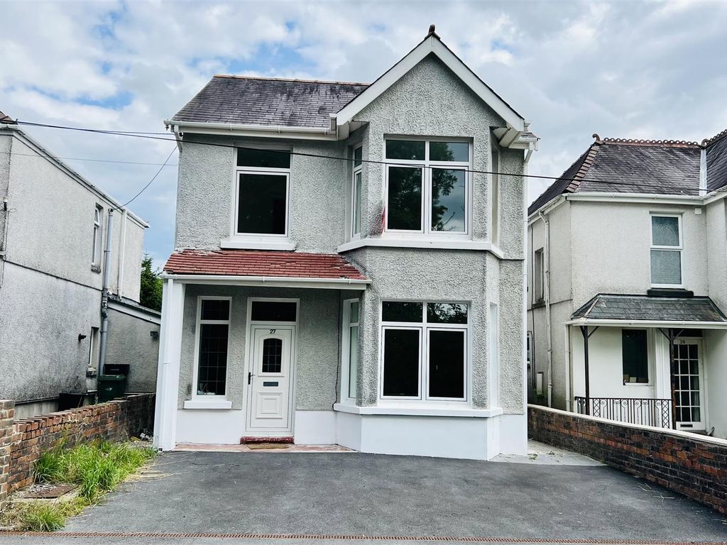 3 bed detached house for sale in Pentwyn Road, Ammanford SA18, £239,500
