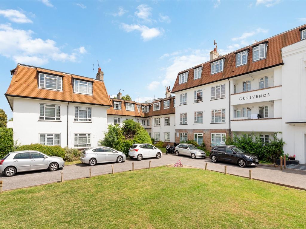 1 bed flat for sale in London Road, Morden SM4, £215,000