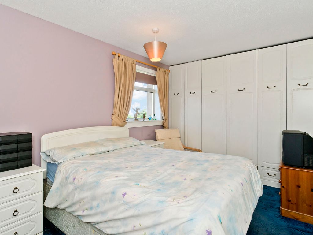 3 bed property for sale in 32 Moredun Park Way, Moredun EH17, £220,000