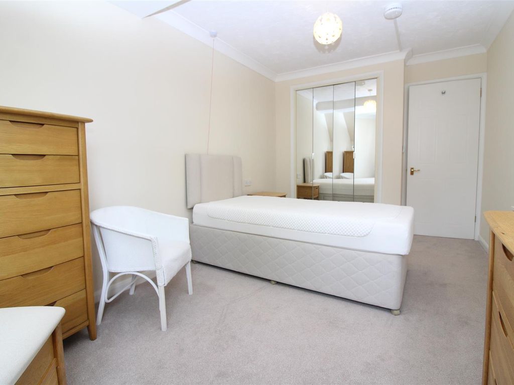 1 bed flat for sale in Priory Avenue, Caversham, Reading RG4, £115,000