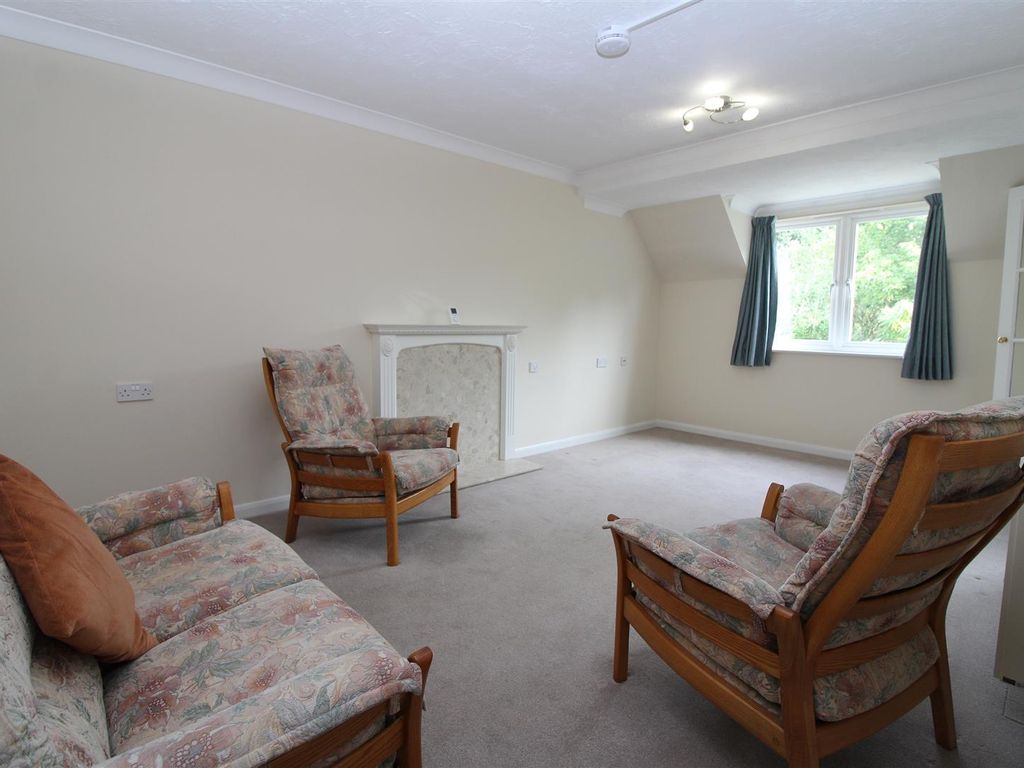1 bed flat for sale in Priory Avenue, Caversham, Reading RG4, £115,000