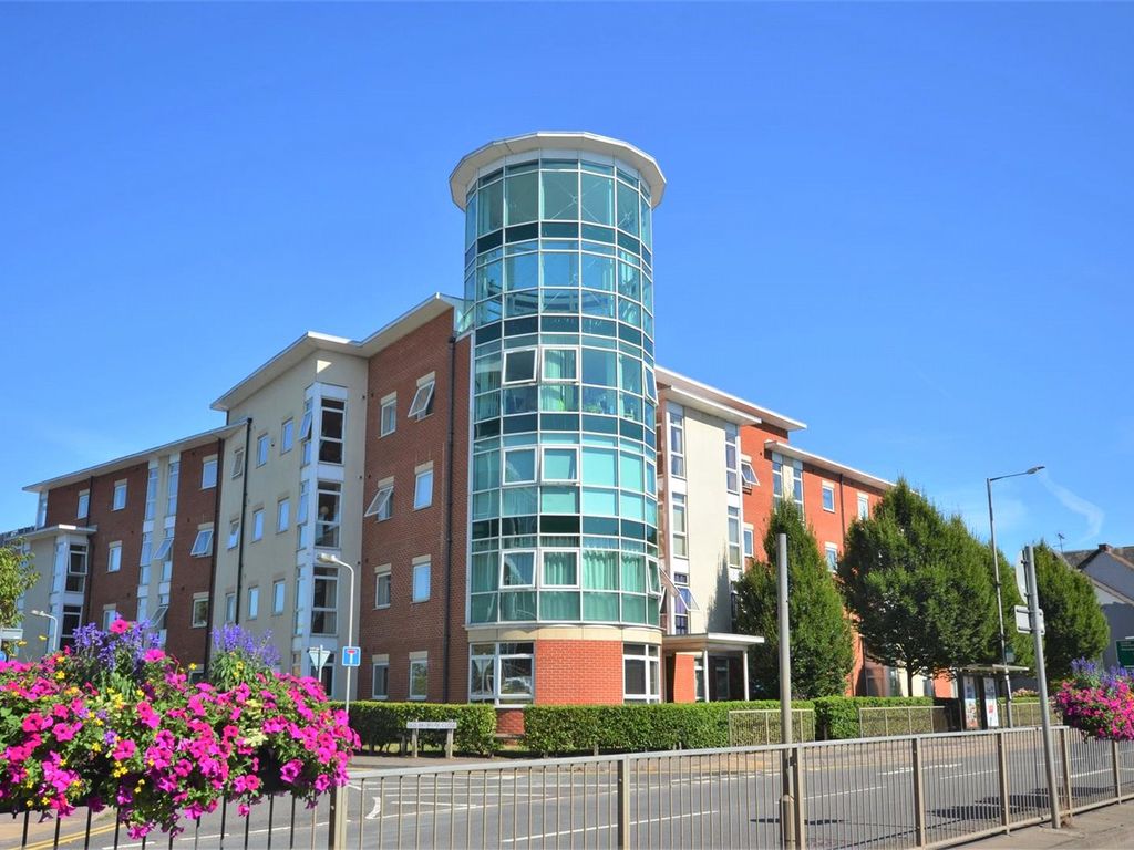 2 bed flat for sale in Kerr Place, Aylesbury, Buckinghamshire HP21, £200,000