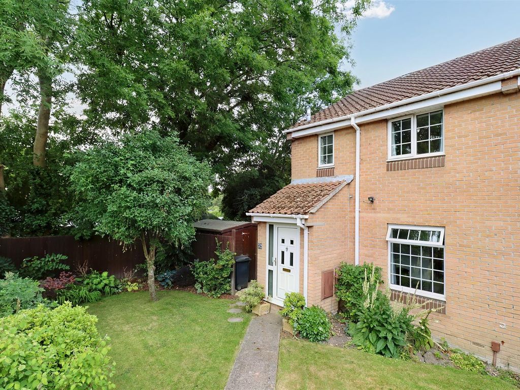 3 bed end terrace house for sale in Staples Close, Clevedon BS21, £309,950