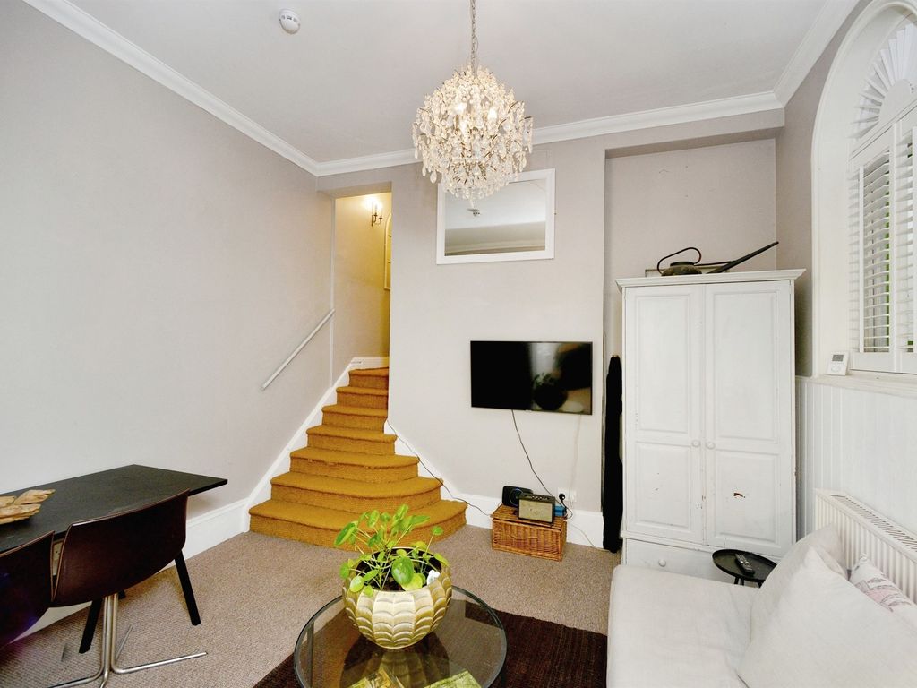 1 bed flat for sale in Sussex Square, Brighton BN2, £260,000