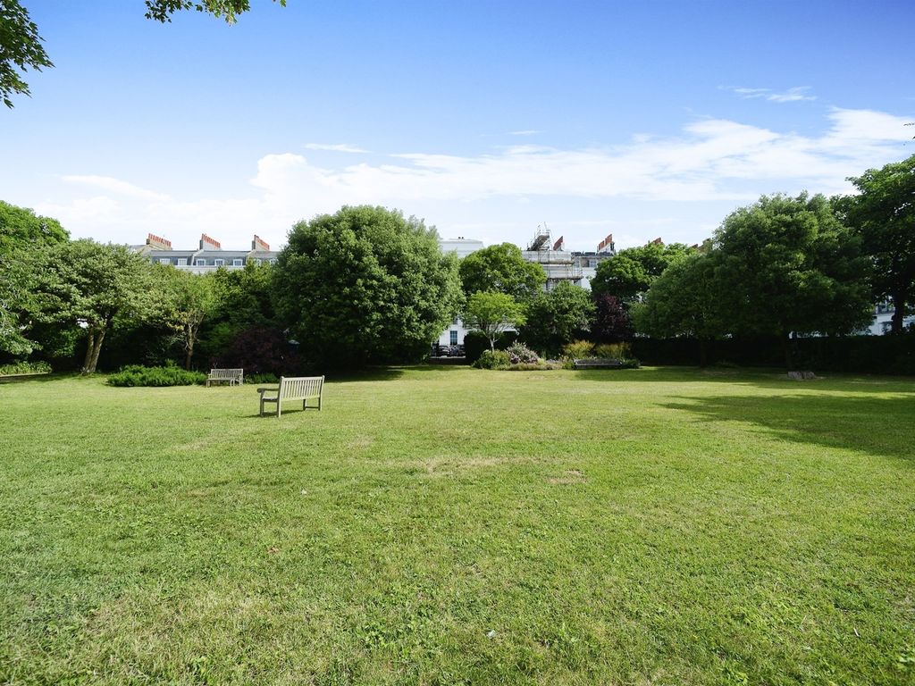 1 bed flat for sale in Sussex Square, Brighton BN2, £260,000