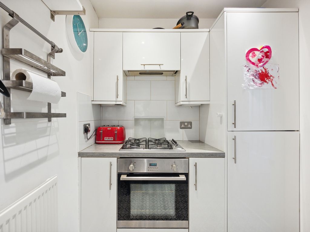 2 bed flat for sale in Fergus Drive, North Kelvinside, Glasgow G20, £189,000