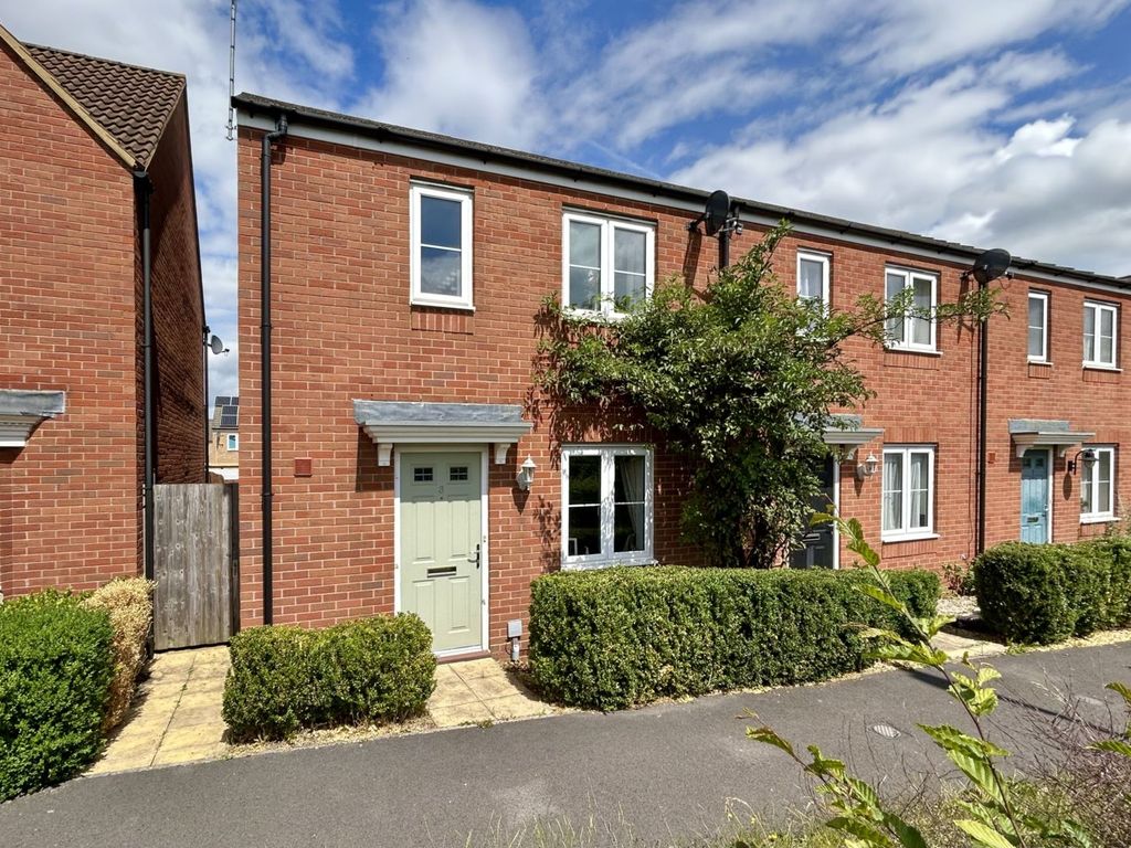 3 bed end terrace house for sale in Sanders Close - Kingsdown Gate, Swindon SN2, £300,000