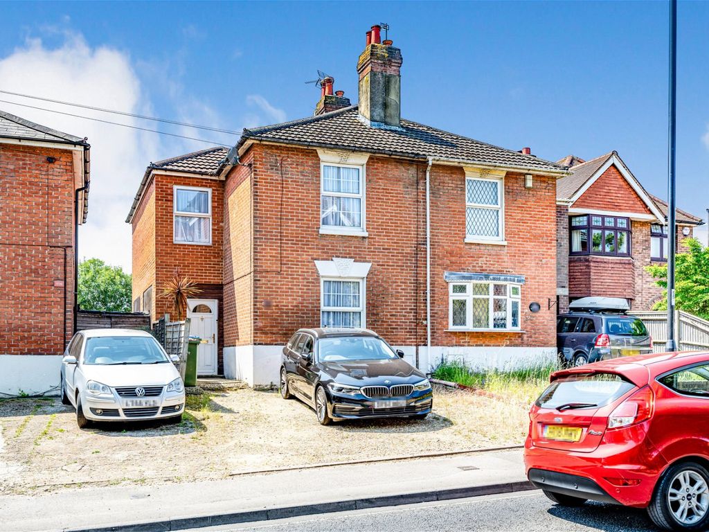3 bed semi-detached house for sale in Portsmouth Road, Southampton, Hampshire SO19, £260,000