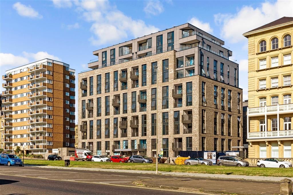 2 bed flat for sale in Grand Avenue, Hove, East Sussex BN3, £135,000