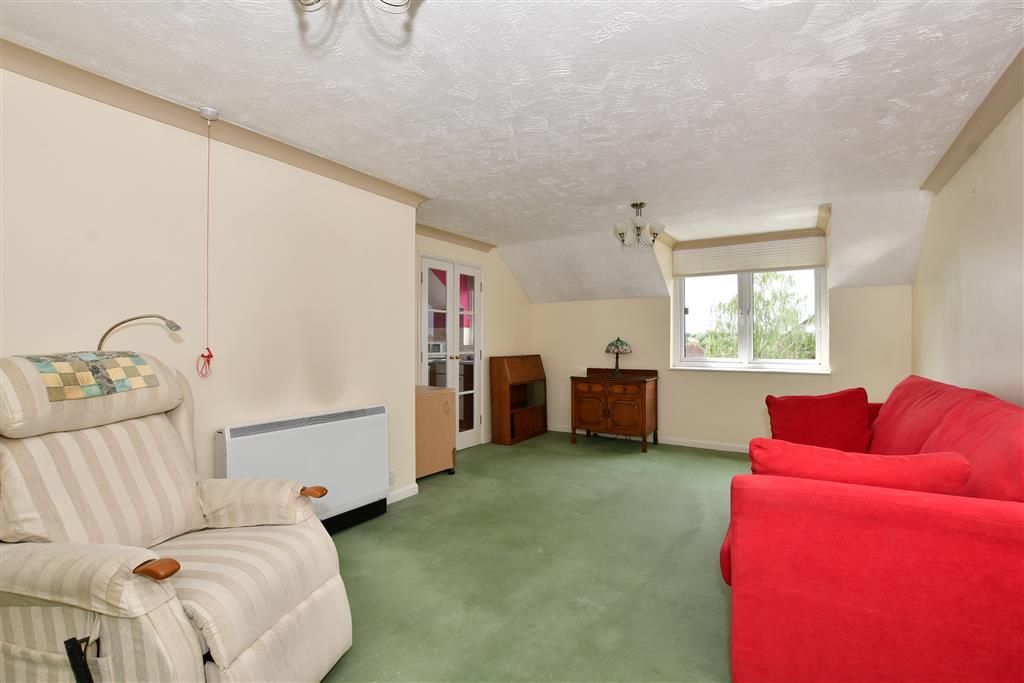 1 bed flat for sale in Cranley Gardens, Wallington, Surrey SM6, £135,000