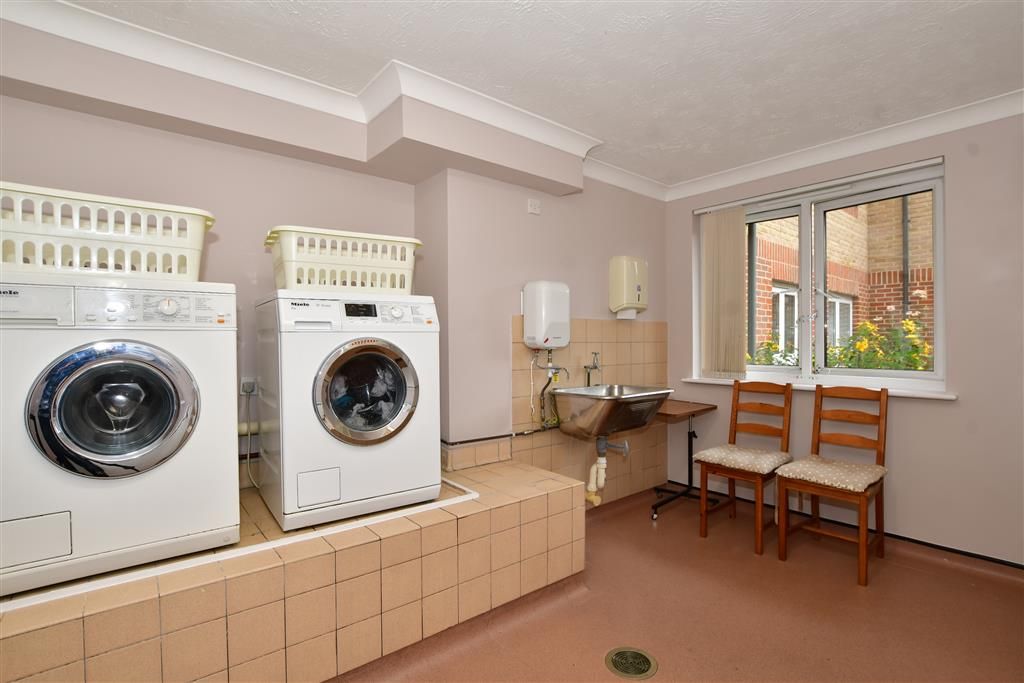 1 bed flat for sale in Cranley Gardens, Wallington, Surrey SM6, £135,000