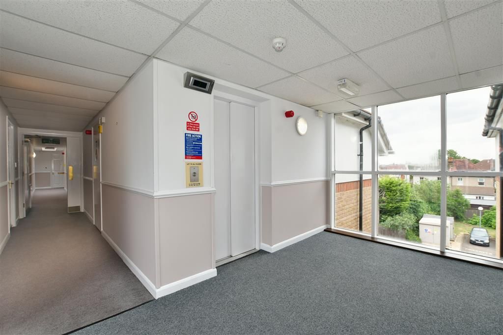 1 bed flat for sale in Cranley Gardens, Wallington, Surrey SM6, £135,000