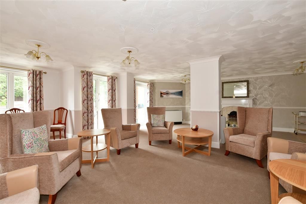 1 bed flat for sale in Cranley Gardens, Wallington, Surrey SM6, £135,000