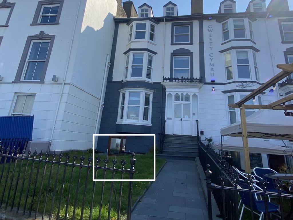 2 bed flat for sale in Marine Terrace, Aberystwyth SY23, £200,000