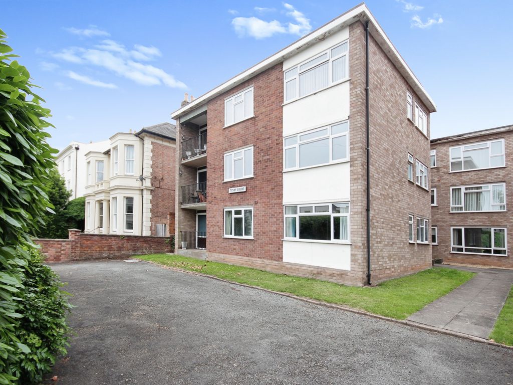 2 bed flat for sale in Milverton Terrace, Leamington Spa, Warwickshire CV32, £240,000
