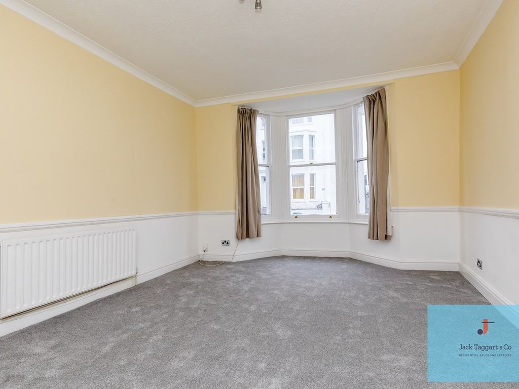 2 bed flat for sale in Roundhill Crescent, Brighton BN2, £300,000