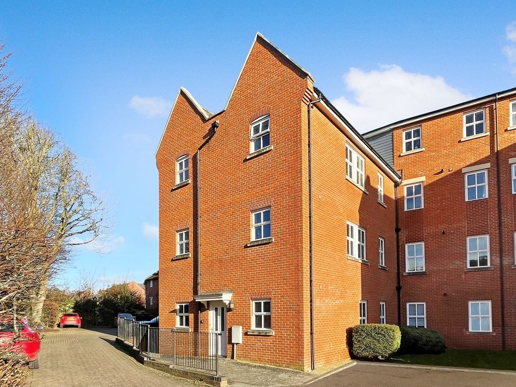 2 bed flat for sale in Mill Street, Wantage, Wantage OX12, £195,000