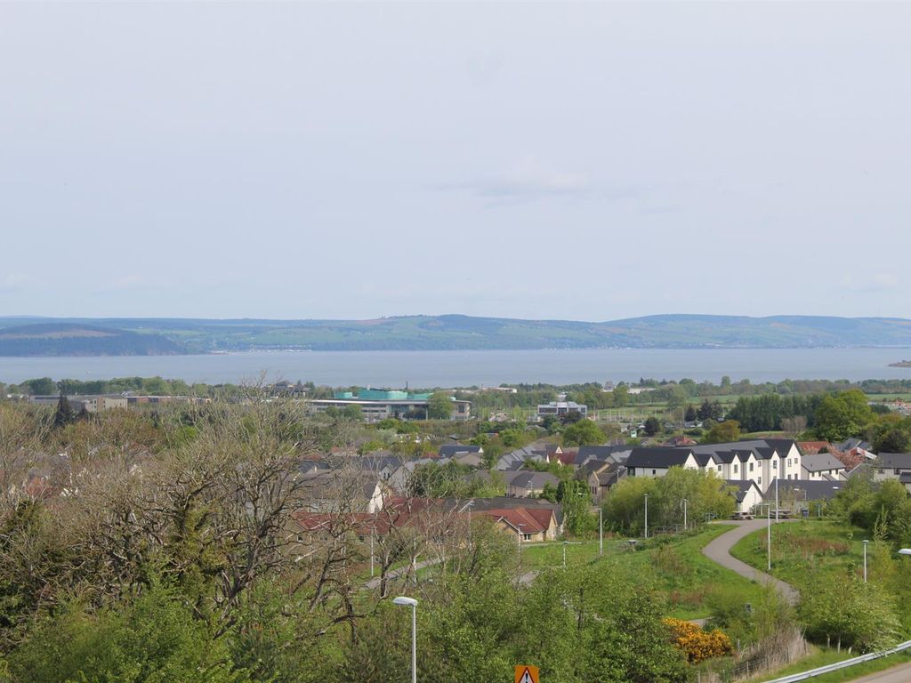 2 bed flat for sale in Atholl Place, Inverness IV2, £215,000