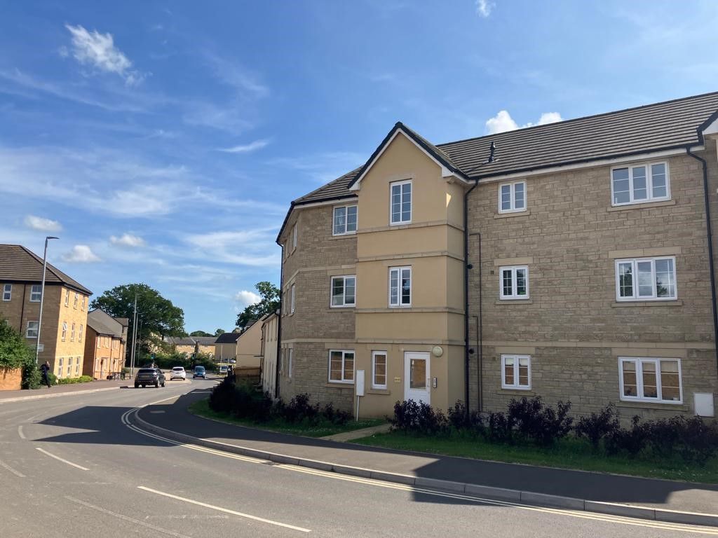 2 bed flat for sale in Montacute Road, Yeovil BA22, £150,000