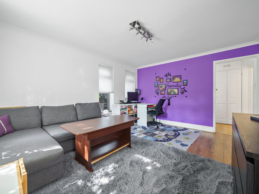 1 bed flat for sale in Old Lodge Lane, Purley, Surrey CR8, £240,000