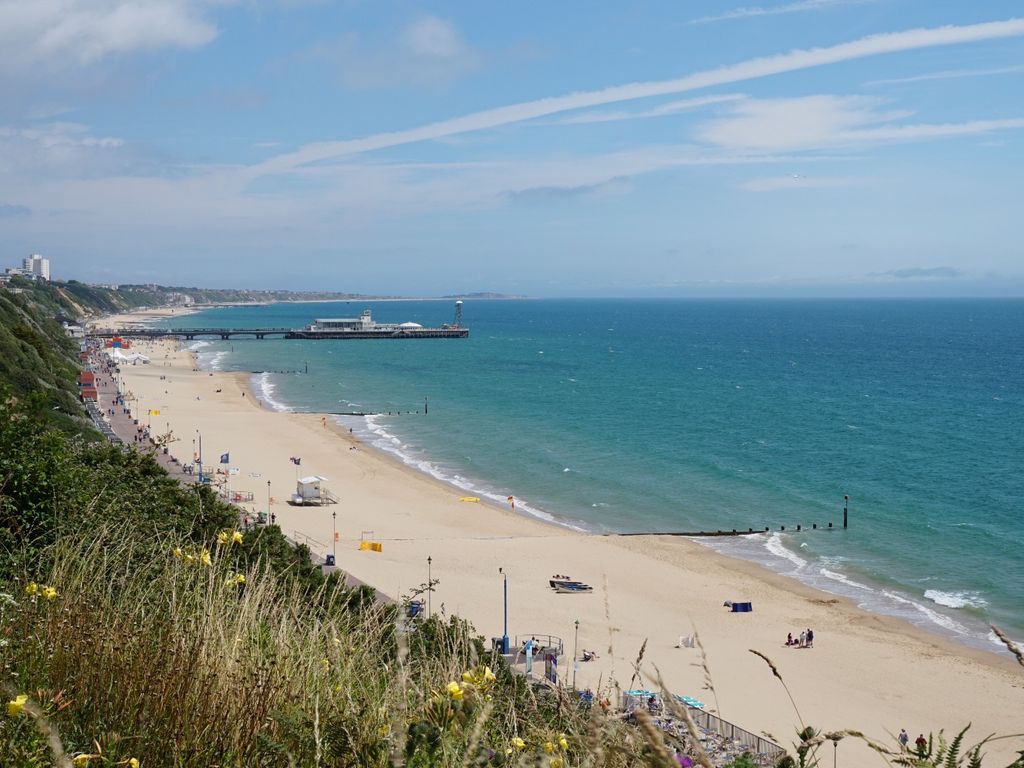 2 bed flat for sale in Foxdale Court, Bournemouth BH2, £200,000