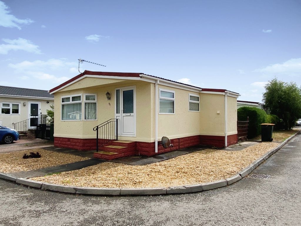 2 bed mobile/park home for sale in Lighthouse Park, St. Brides Wentlooge, Newport NP10, £100,000