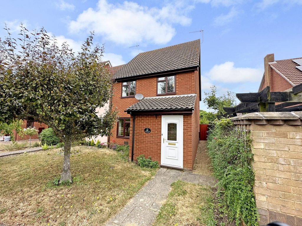 3 bed end terrace house for sale in The Oaks, Martlesham Heath IP5, £300,000