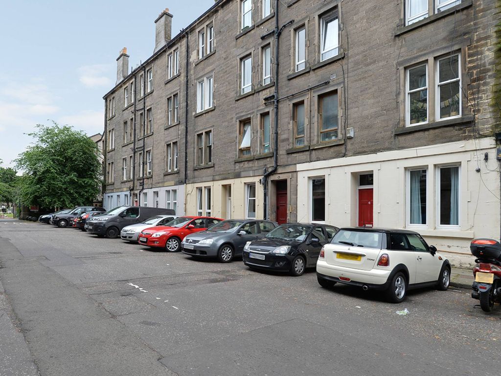 3 bed flat for sale in Drum Terrace, Edinburgh EH7, £279,950