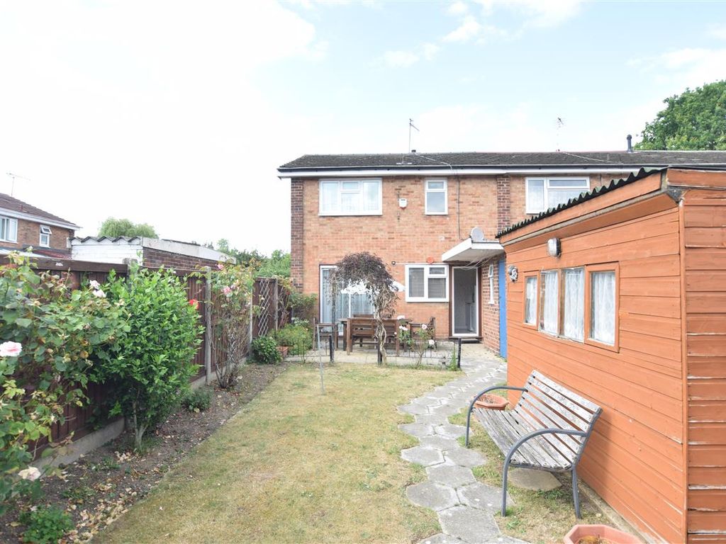 3 bed property for sale in Meadgate Avenue, Great Baddow, Chelmsford CM2, £325,000