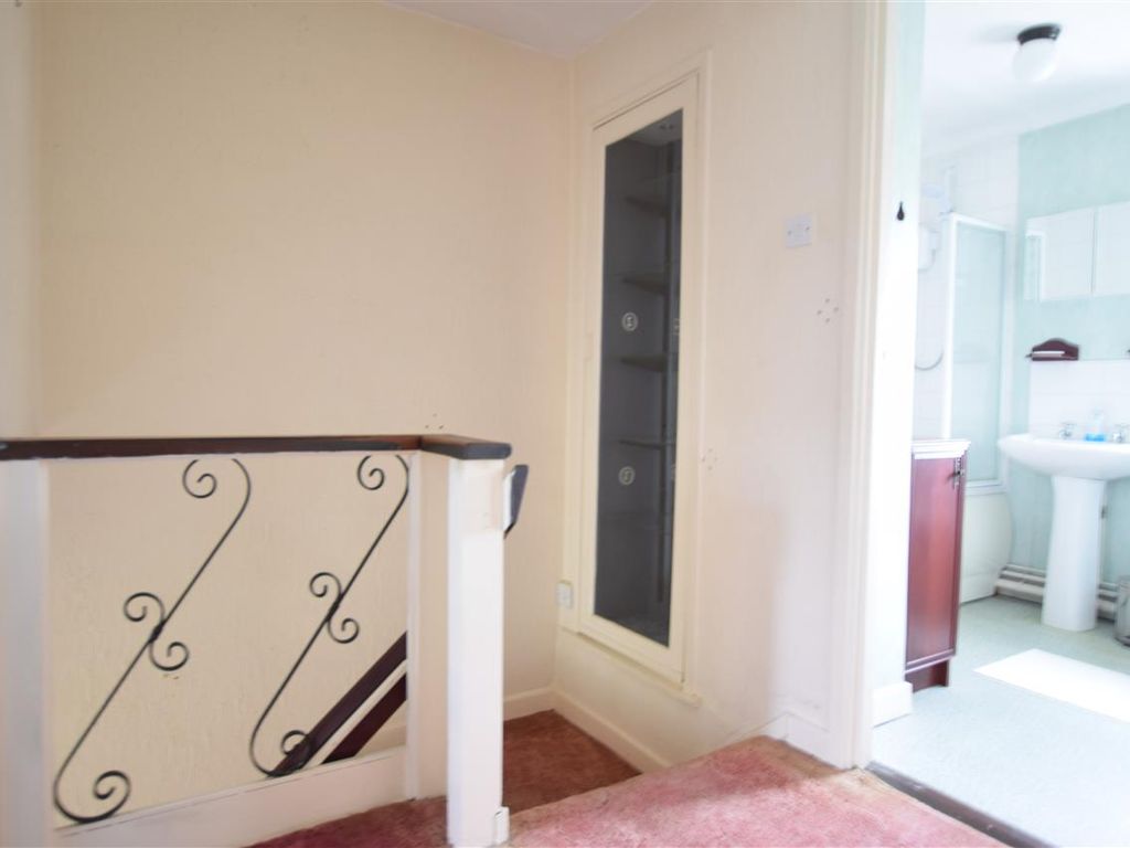 3 bed property for sale in Meadgate Avenue, Great Baddow, Chelmsford CM2, £325,000