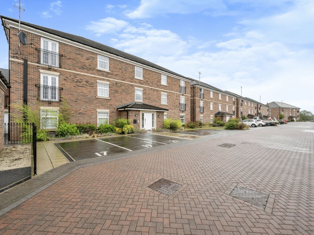 2 bed flat for sale in Rosso Close, Doncaster DN4, £140,000