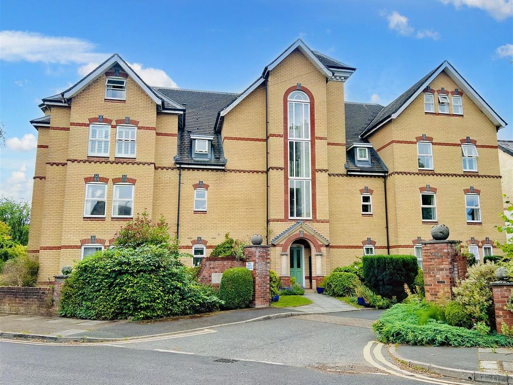 2 bed flat for sale in Gaskell Road, Altrincham WA14, £245,000