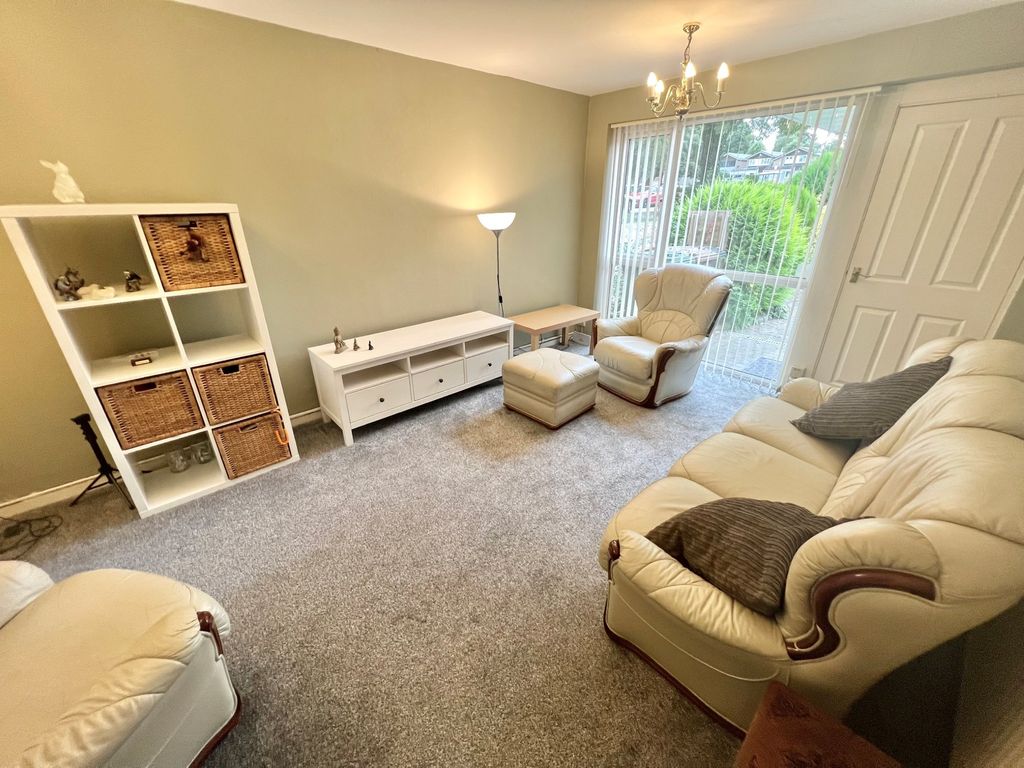 2 bed maisonette for sale in Rowood Drive, Solihull B92, £175,000