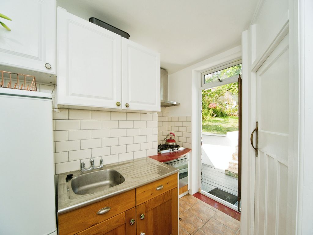 1 bed flat for sale in Coombe Road, Brighton, East Sussex BN2, £240,000