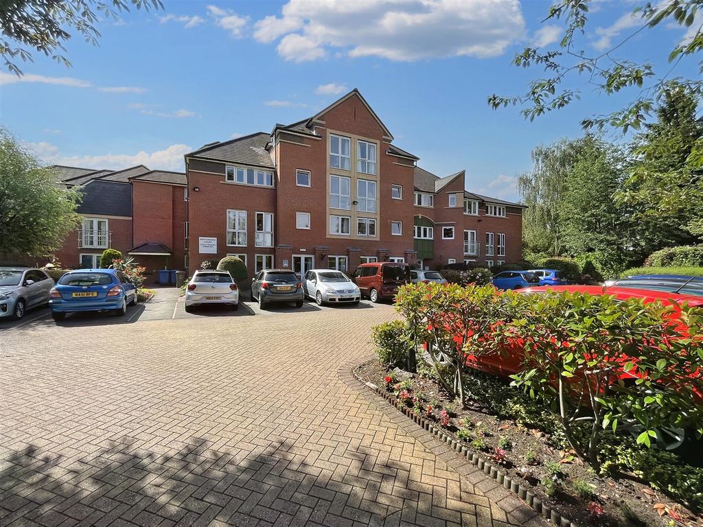 1 bed flat for sale in Whitehall Road, Sale M33, £130,000