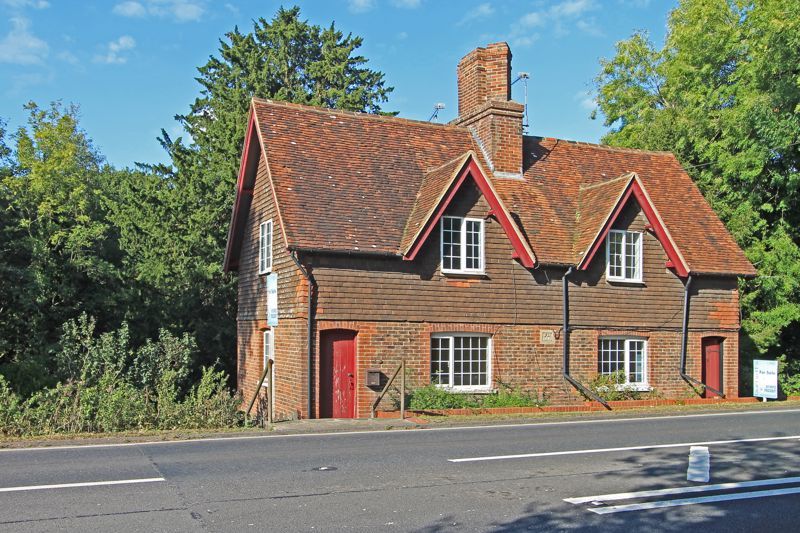 3 bed semi-detached house for sale in Lamberhurst Quarter, Lamberhurst, Tunbridge Wells TN3, £295,000