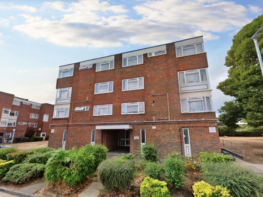 2 bed flat for sale in Black Rod Road, Hayes UB3, £285,000