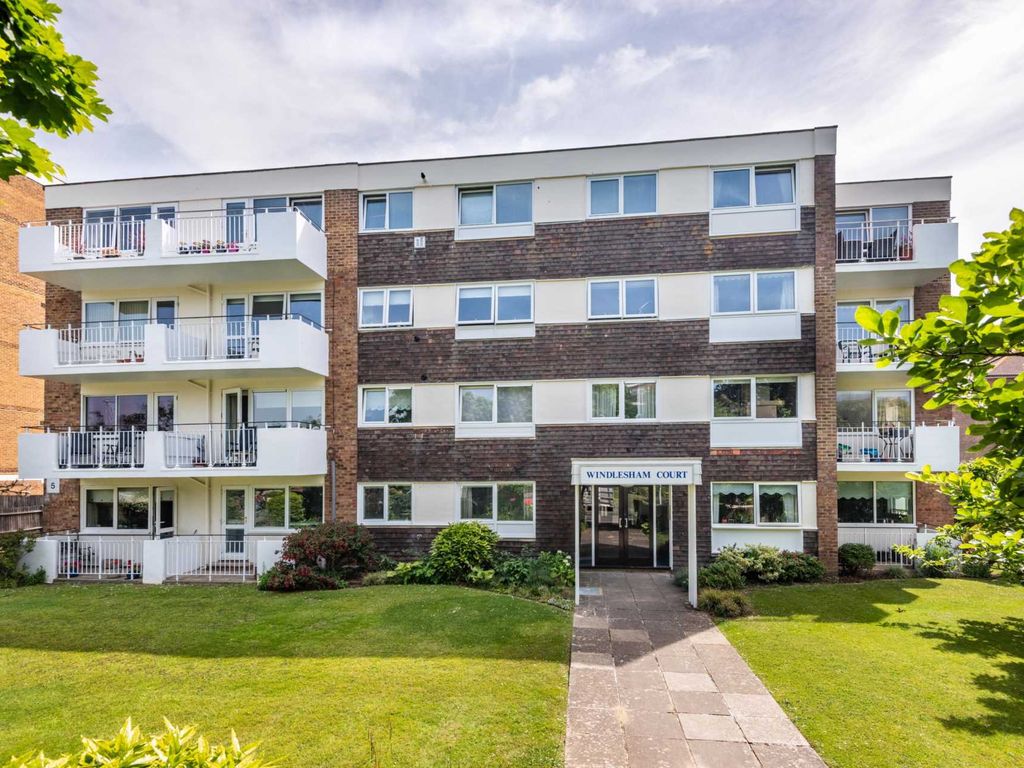 2 bed flat for sale in Grand Avenue, West Worthing BN11, £315,000