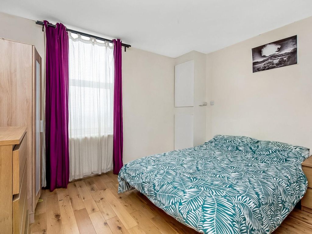 2 bed flat for sale in Westow Hill, Crystal Palace, London SE19, £275,000