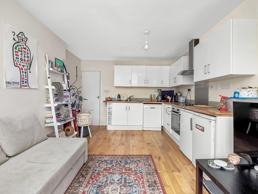 2 bed flat for sale in Westow Hill, Crystal Palace, London SE19, £275,000