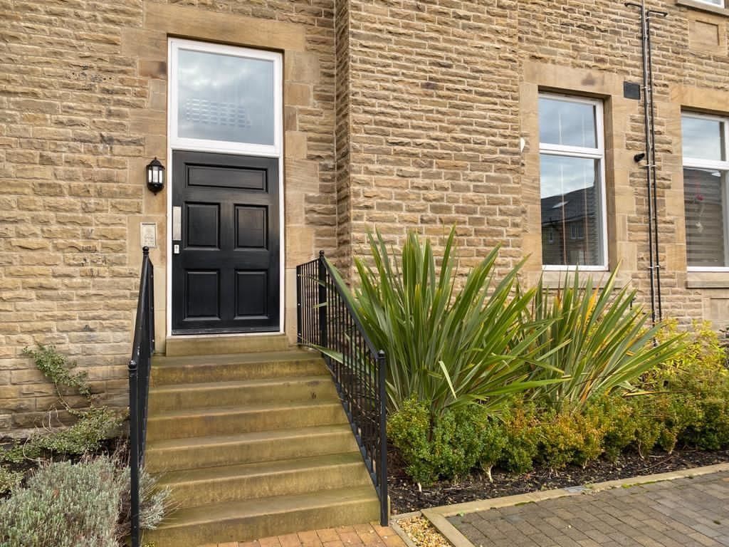 2 bed flat for sale in Norwood Drive, Menston LS29, £200,000