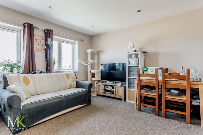 1 bed flat for sale in Holdenhurst Road, Bournemouth BH8, £130,000
