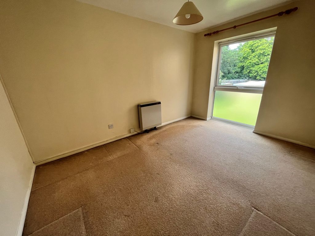 2 bed flat for sale in Thamesdale, London Colney AL2, £225,000