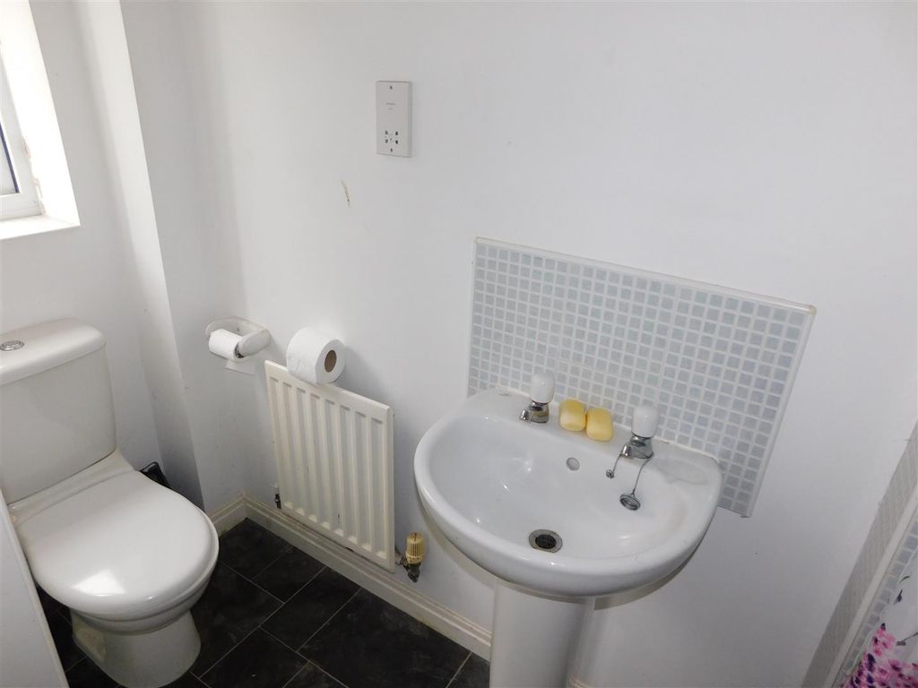 3 bed detached house for sale in Leith Place, Oldham OL8, £240,000